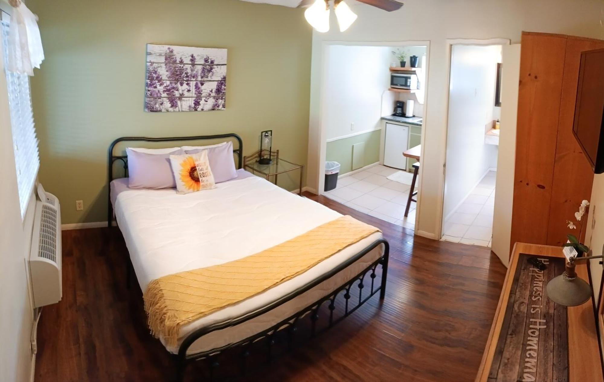 Trees Motel Bishop Room photo