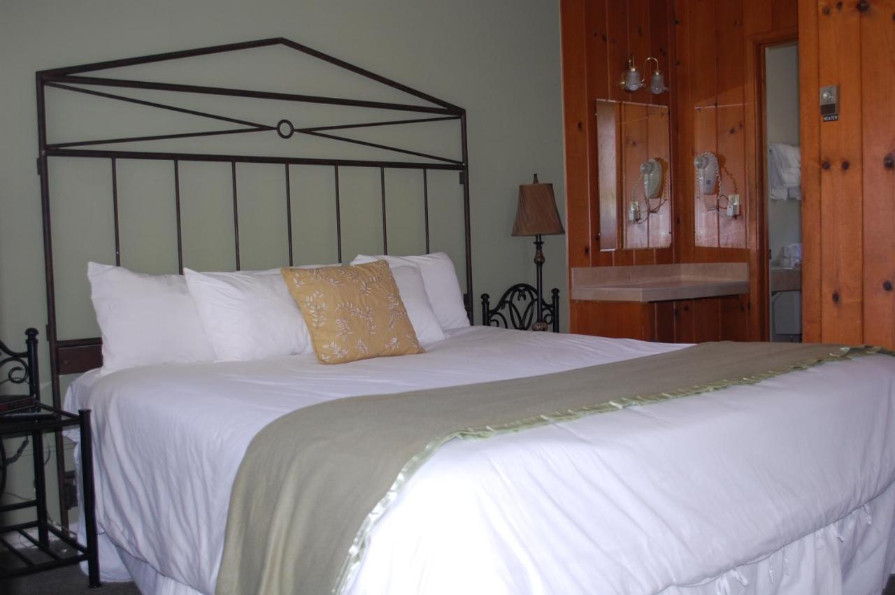 Trees Motel Bishop Room photo